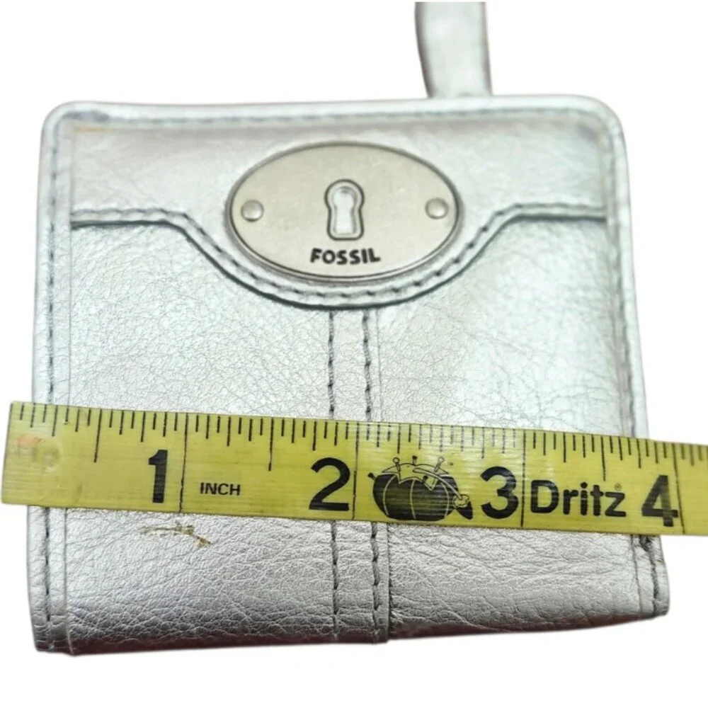 Fossil Silver Metallic Leather Bifold Wallet Keyhole Logo Zip Coin Pocket Card
